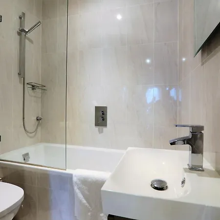 Feriehus A Luxurious City Centre White Regency Townhouse With Terrace & Patio *