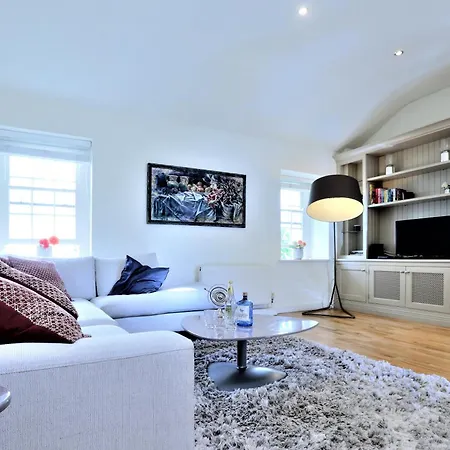 Tatil Evi A Luxurious Centre White Regency Townhouse With Terrace & Patio